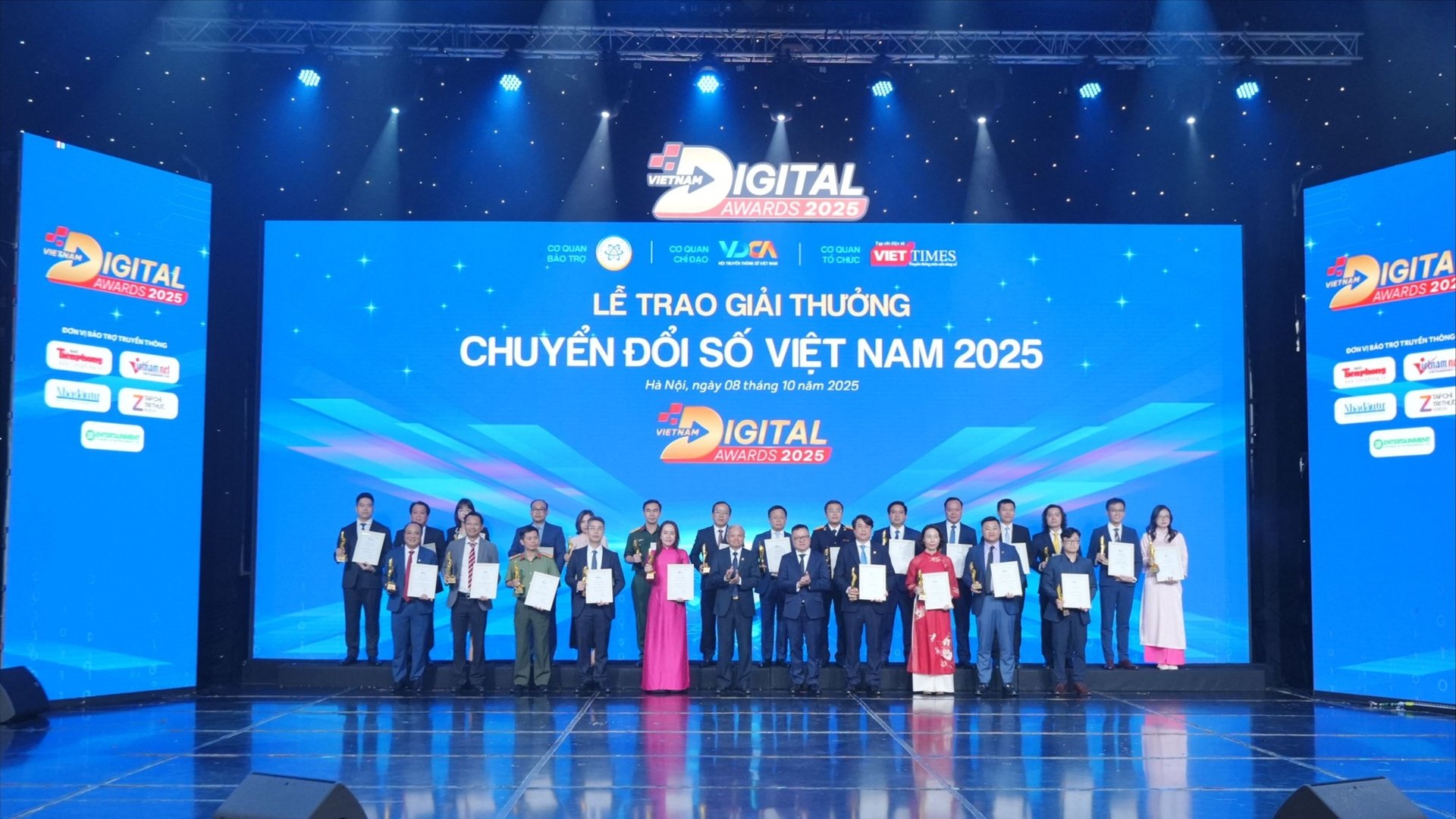 hon-50-co-quan-doanh-nghiep-ca-nhan-duoc-ton-vinh-trong-chuyen-doi-so