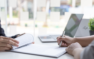 thoa-thuan-tra-luong-phai-ghi-trong-hop-dong-lao-dong