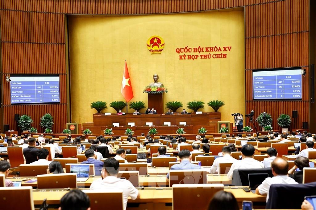 quoc-hoi-thong-qua-nghi-quyet-mien-ho-tro-hoc-phi-tu-nam-hoc-2025-2026