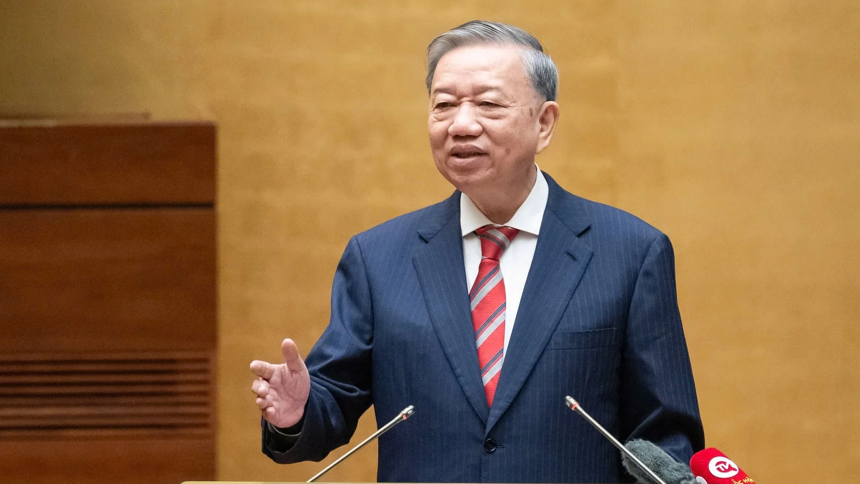 bo-chinh-tri-phat-trien-kinh-te-tu-nhan-la-nhiem-vu-cap-bach