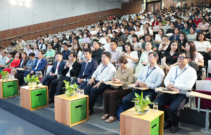 uni-tour-thuc-day-doi-moi-sang-tao-chuyen-doi-xanh