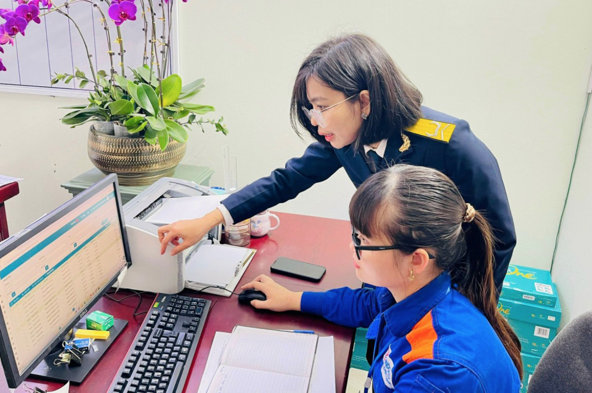 khong-ra-hoa-don-dien-tu-cua-hang-xang-dau-bi-tam-dung-kinh-doanh