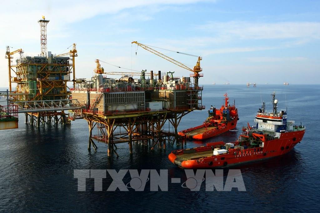 petrovietnam-duoc-phep-xuat-nhap-khau-dau-tho-nguyen-lieu-san-xuat-xang-dau