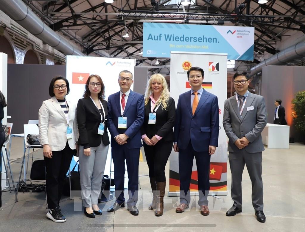 doanh-nghiep-duc-tim-kiem-co-hoi-kinh-doanh-tai-viet-nam