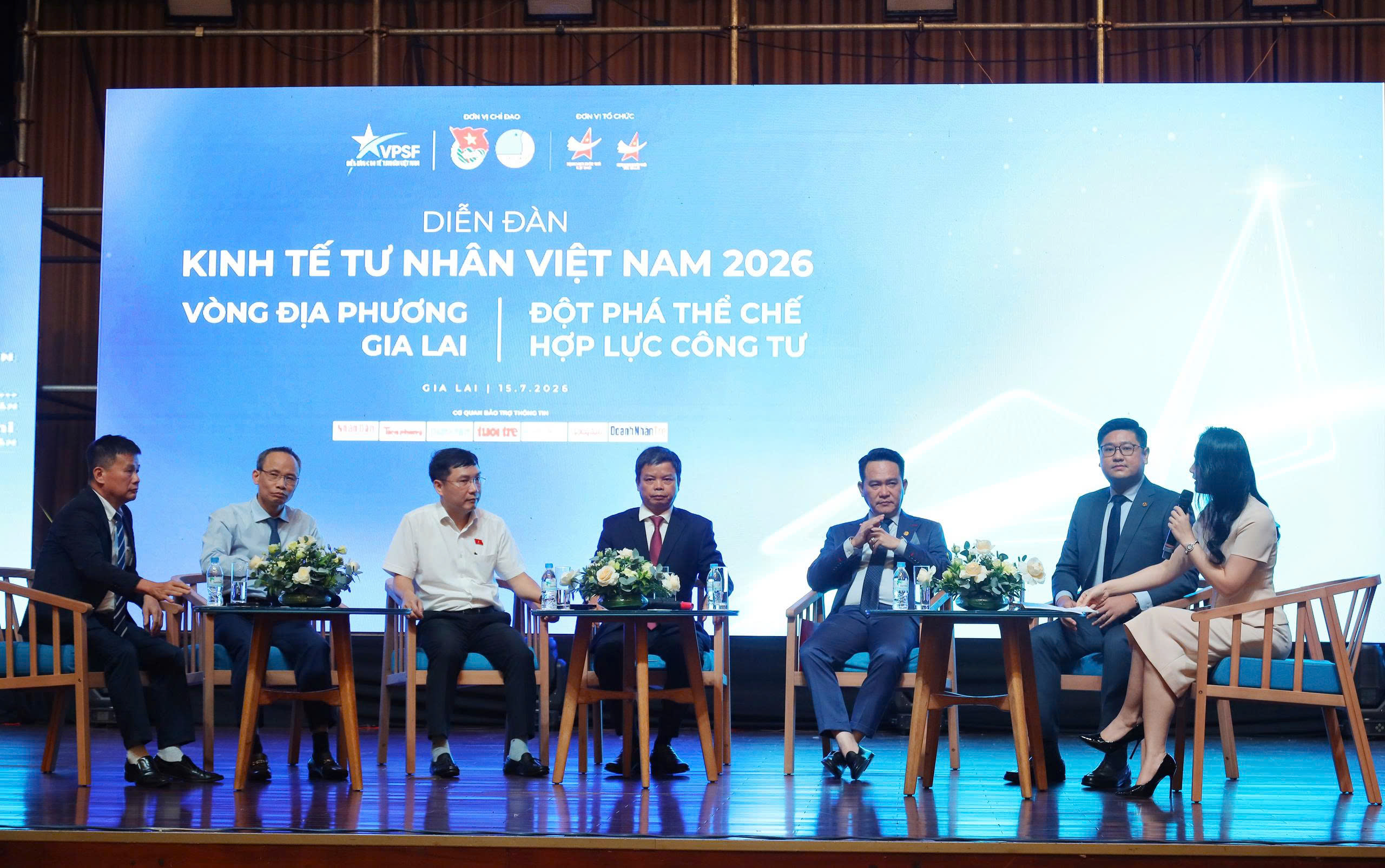 doanh-nghiep-va-dia-phuong-phan-vai-de-thuc-hien-tang-truong-2-con-so