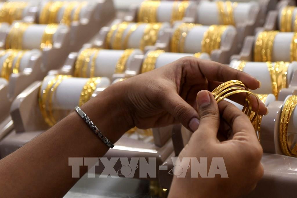 Ấn Độ tăng gấp đôi thuế nhập khẩu vàng và bạc