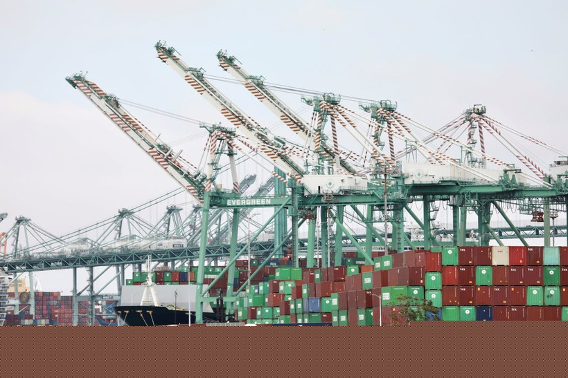 thue-quan-cua-my-van-con-nhieu-bien-so