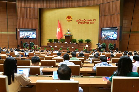 quoc-hoi-thao-luan-toan-the-ve-kinh-te-xa-hoi-sua-mot-so-luat-ve-dau-tu