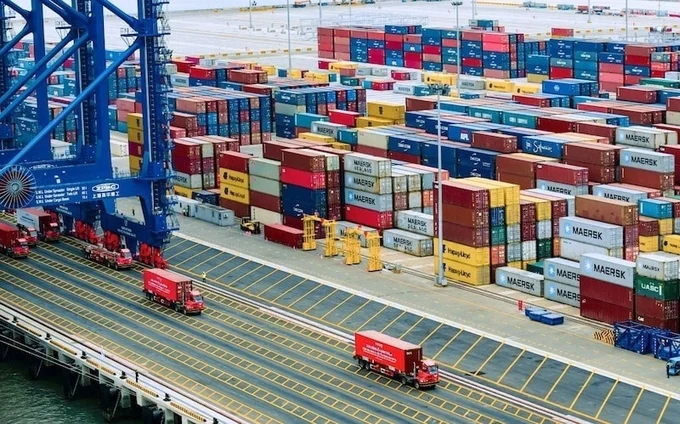 Việt Nam nhập siêu vượt 20 tỷ USD