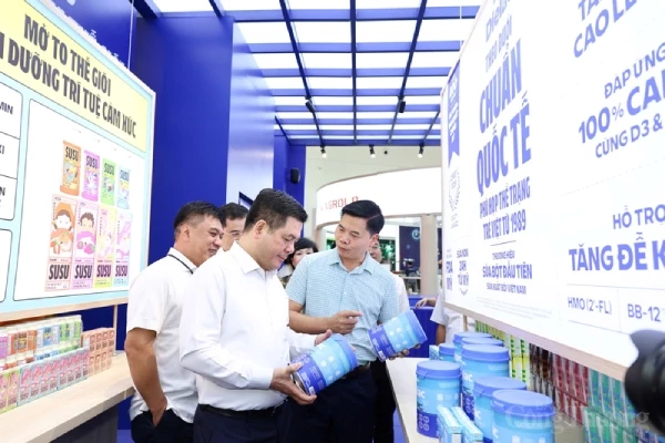 ton-vinh-vai-tro-kinh-te-tu-nhan-tai-khu-trung-bay-khoi-nghiep-kien-quoc