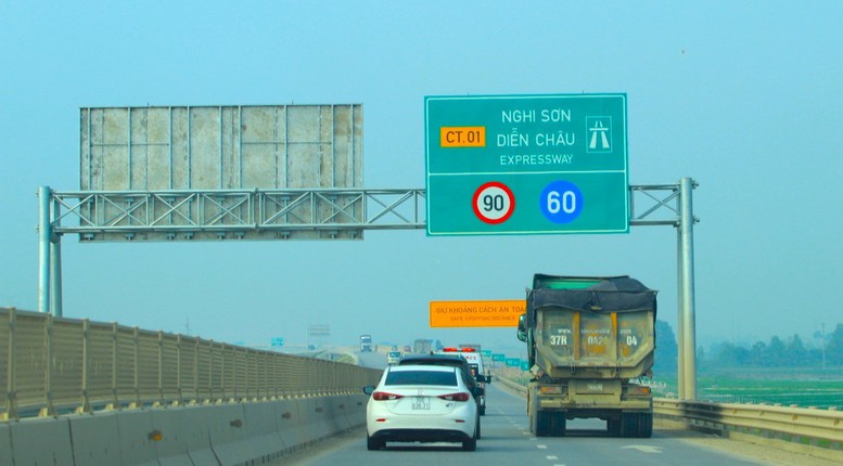 Thu phí sử dụng đường bộ tại 5 tuyến cao tốc từ 1/3