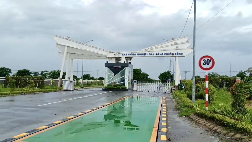 doanh-nghiep-bi-lam-kho-vi-quy-dinh-bat-hop-ly-cua-don-vi-quan-ly