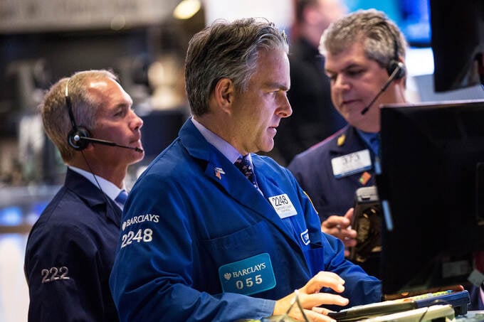 chung-khoan-my-thuong-lao-doc-sau-khi-fed-ha-lai-suat