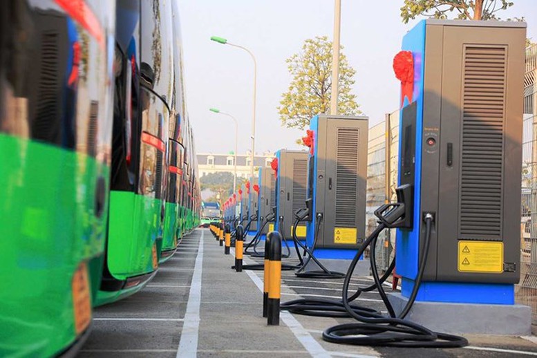 de-xuat-quy-chuan-ve-tru-sac-tram-sac-xe-dien