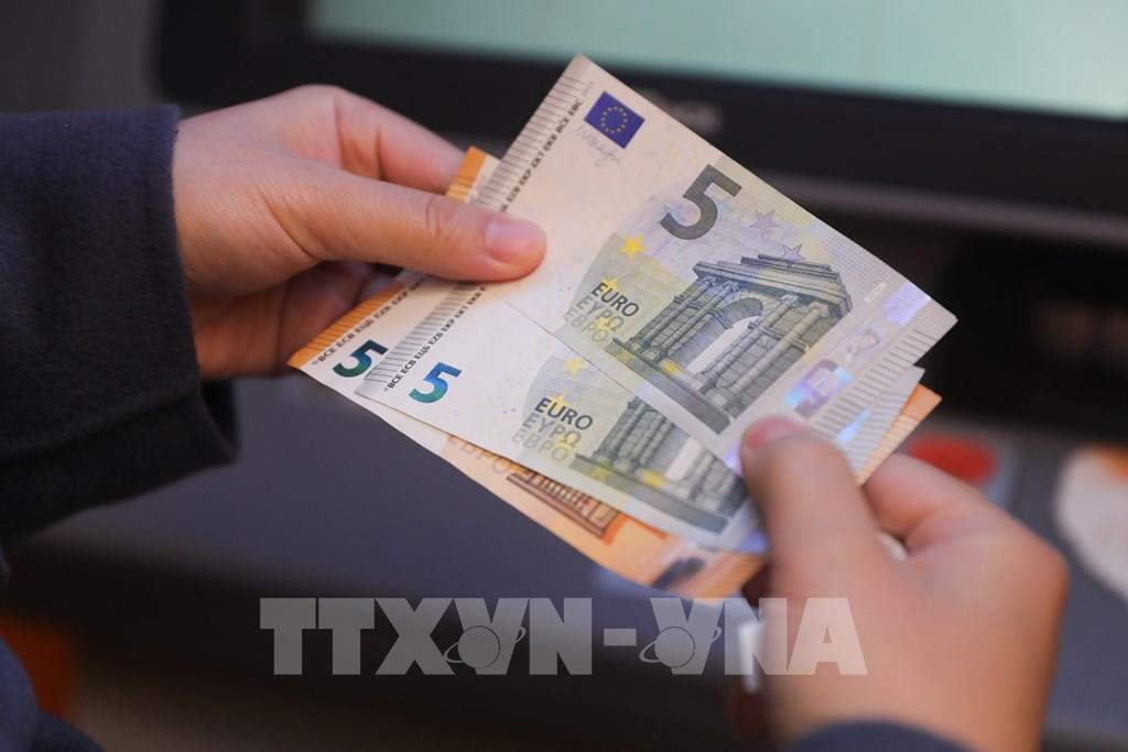 Xu hướng nới lỏng chính sách tiền tệ giảm tốc trên toàn cầu