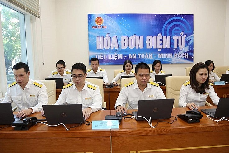 doanh-nghiep-ho-kinh-doanh-canh-giac-voi-hanh-vi-gia-mao-co-quan-thue-de-lua-dao-truc-loi