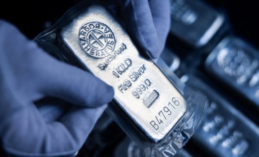 Giá tăng tới 64% từ đầu năm, bạc không còn là tài sản đầu cơ?