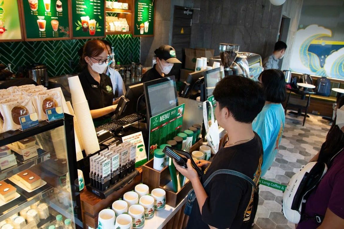 cang-lon-cang-song-khoe-nhom-cua-hang-lon-co-ty-le-tang-truong-cao-gap-doi-cua-hang-nho