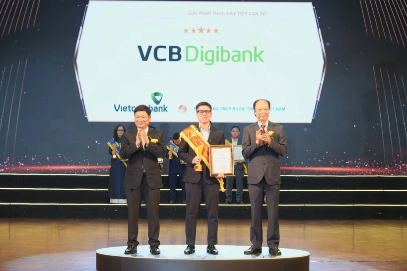 nam-giai-phap-so-cua-vietcombank-duoc-nhan-giai-thuong-sao-khue-2025