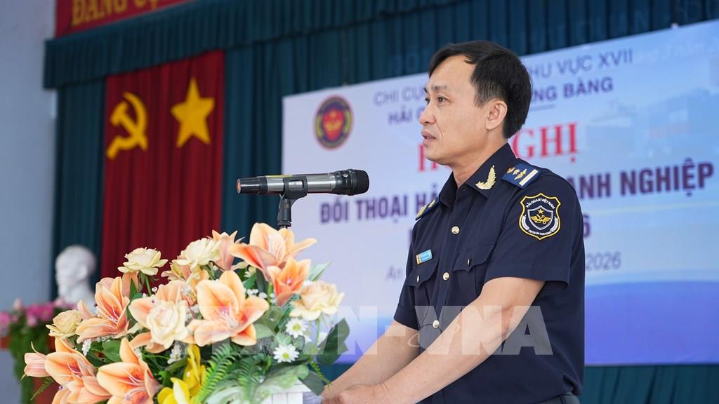 hai-quan-doi-thoai-gan-100-doanh-nghiep-thao-go-kho-khan-cho-xuat-nhap-khau