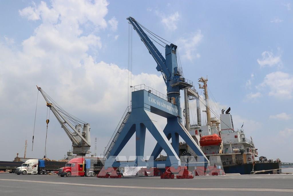 xung-dot-trung-dong-doanh-nghiep-tp-ho-chi-minh-xoay-truc