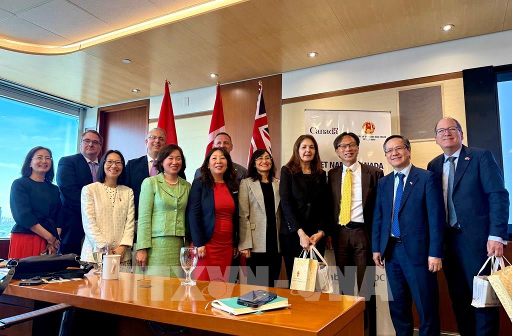 chuyen-doi-xanh-mo-khong-gian-hop-tac-moi-viet-nam-canada