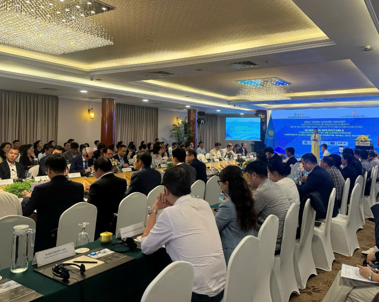 tp-ho-chi-minh-to-chuc-ban-tron-doanh-nghiep-hop-tac-xay-dung-trung-tam-tai-chinh-quoc-te
