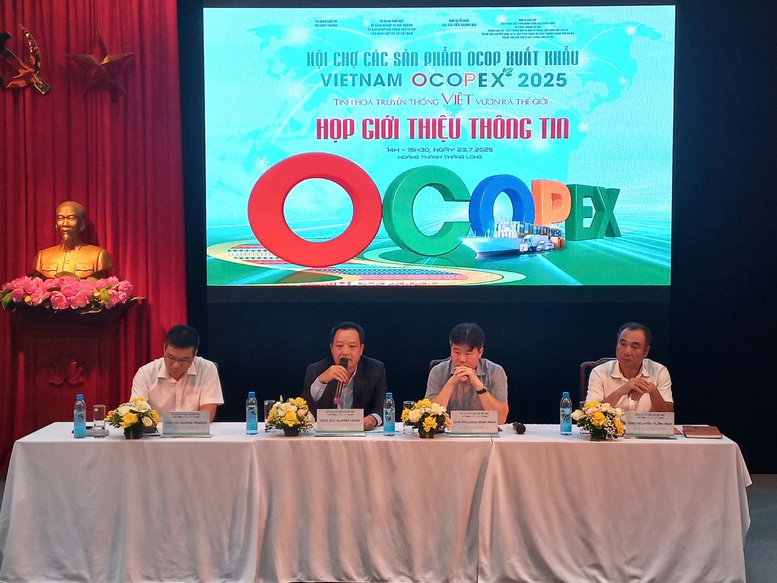 lan-dau-tien-xuat-hien-gian-hang-so-tai-hoi-cho-ocop-xuat-khau-2025