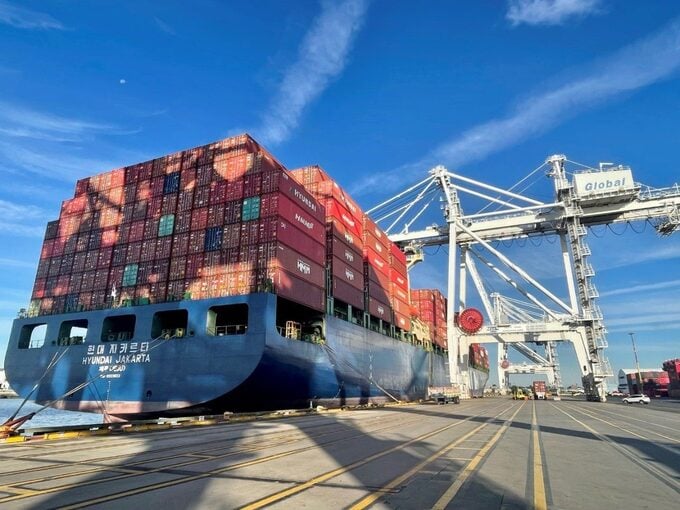 Thương mại toàn cầu giảm mạnh nhất 2 năm do cuộc chiến thuế quan