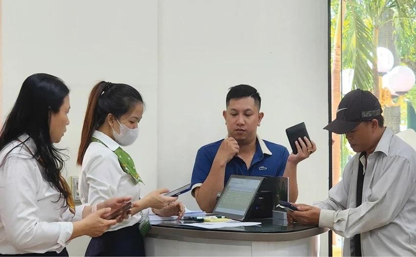 ngan-hang-vi-dien-tu-rot-rao-xac-thuc-sinh-trac-hoc-truoc-gio-g