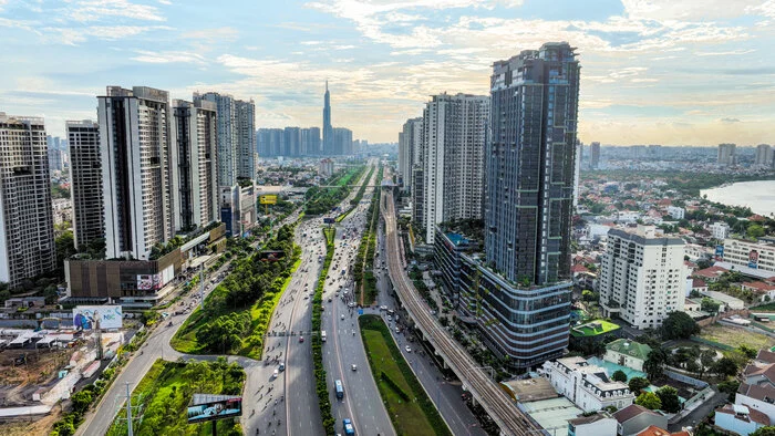 Lãi suất cao khiến thanh khoản tụt dốc, DN địa ốc 'đỡ' dòng tiền để kéo khách mua