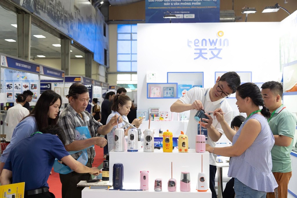 vietoffice-2025-quy-tu-100-doanh-nghiep-gioi-thieu-giai-phap-van-phong-thong-minh