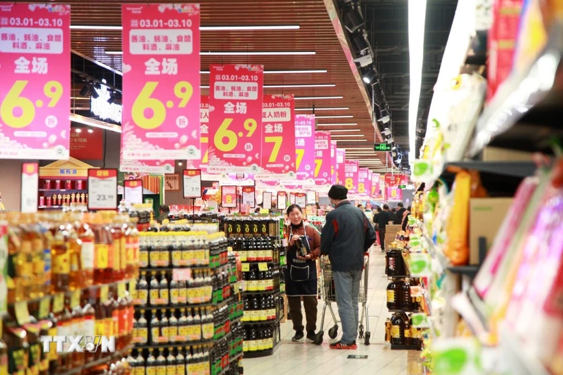 trung-quoc-no-luc-kich-cau-kinh-te-giua-con-bao-thue-quan-my