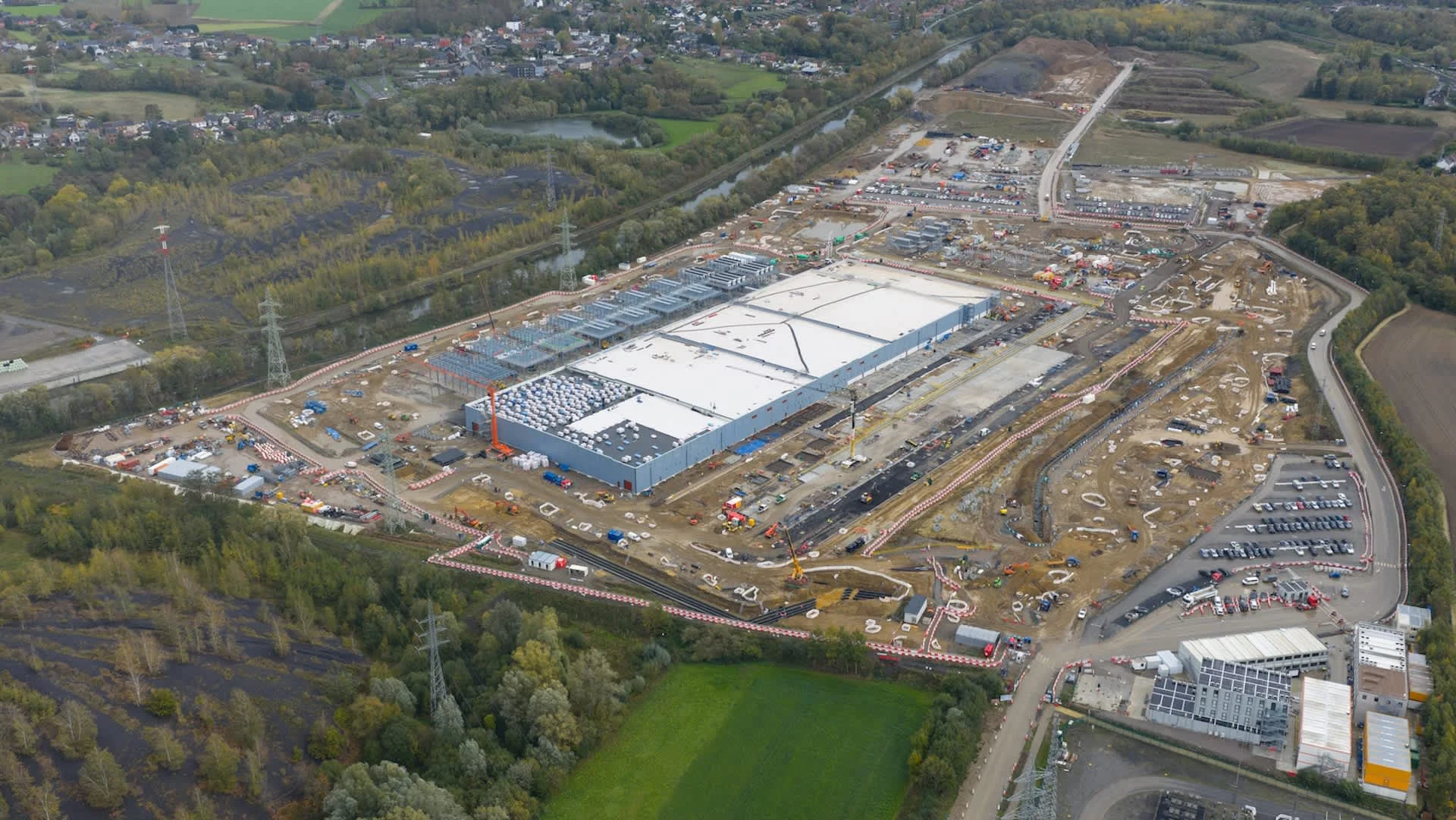 Thực tế phũ phàng cho tham vọng AI của Mỹ: 40% siêu dự án nguy cơ ‘đắp chiếu’