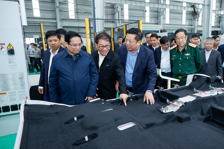 Thủ tướng đề nghị tập đoàn THACO nghiên cứu, sản xuất tàu đường sắt tốc độ cao