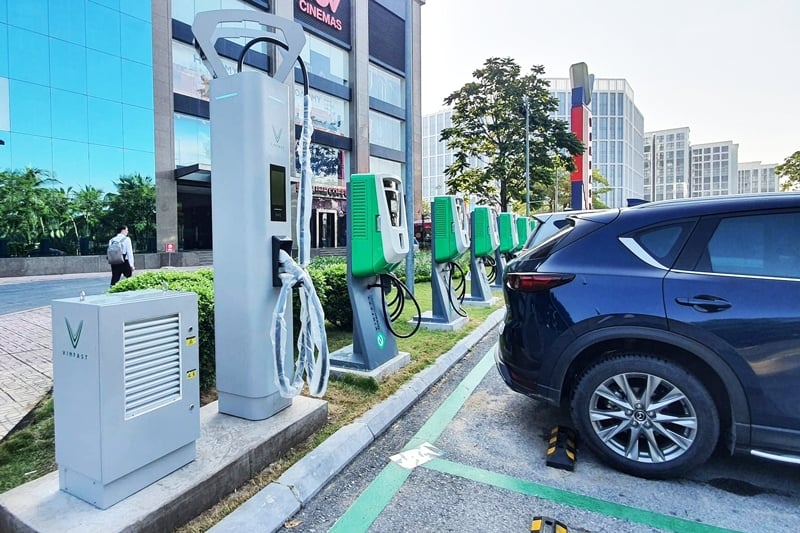 cac-hang-o-to-dien-den-viet-nam-chi-lo-ban-xe-kiem-loi-khong-lap-tram-xac