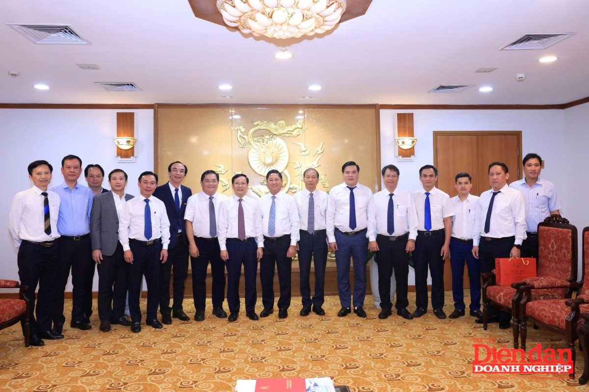 thuc-day-hop-tac-giua-vcci-va-ubnd-tinh-khanh-hoa