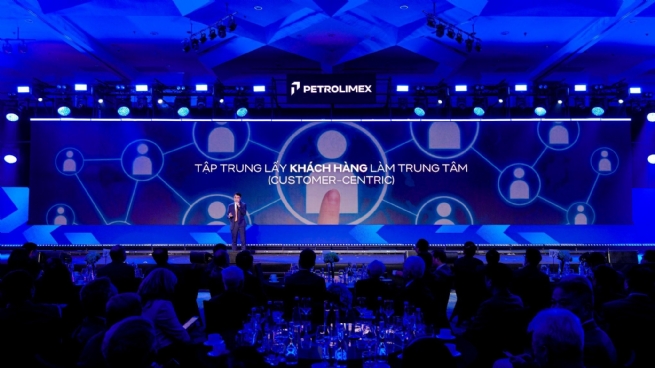 ben-trong-nhan-dien-moi-cua-petrolimex-cau-chuyen-con-nguoi-chuyen-dong-va-khat-vong-dan-dat