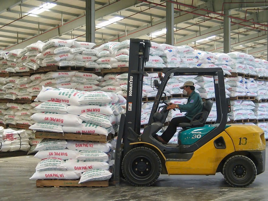 loi-the-ton-kho-gia-thap-giua-bien-dong-trung-dong