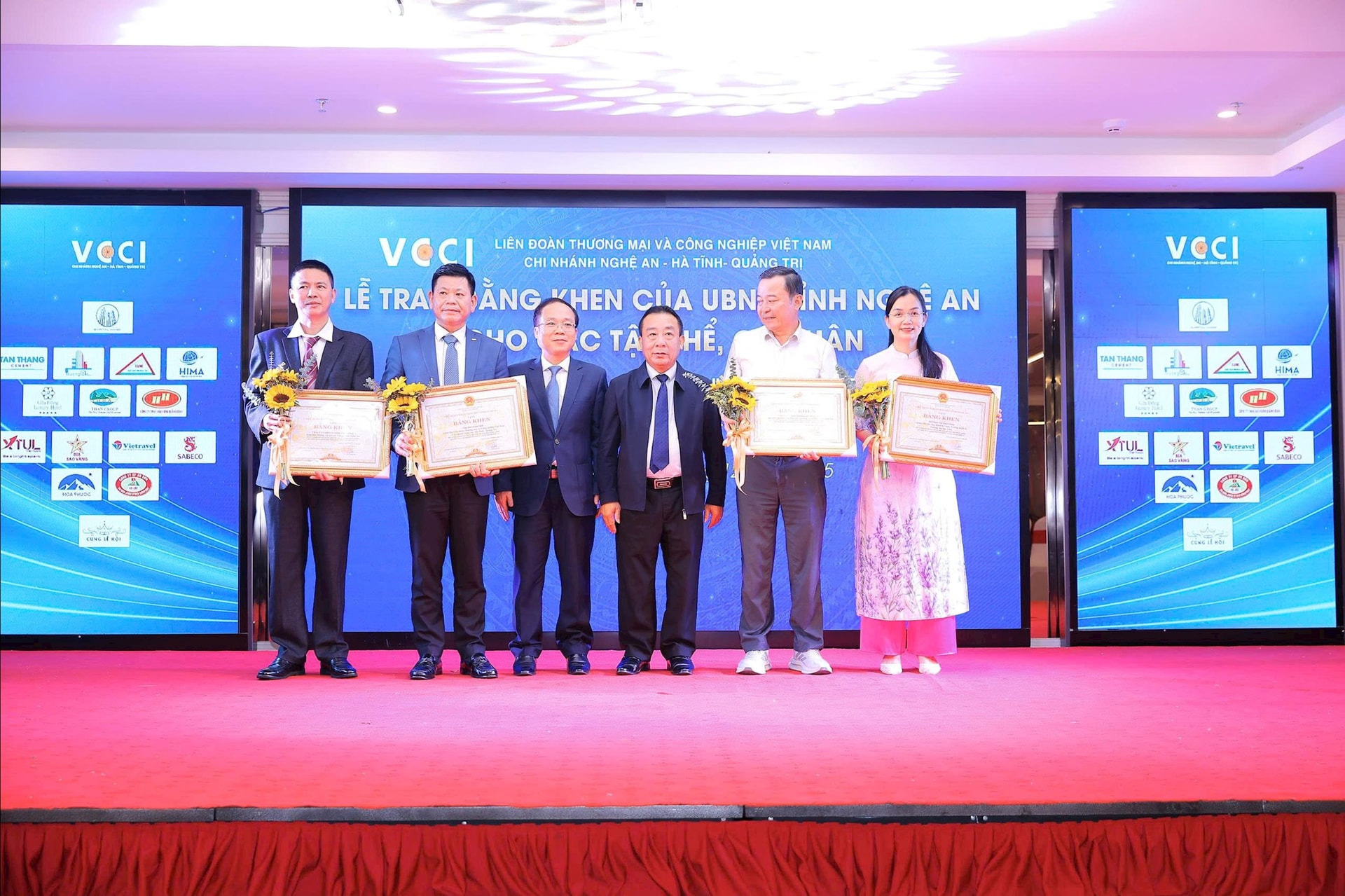 vcci-nghe-an-ha-tinh-quang-tri-khang-dinh-vai-tro-cau-noi-va-dong-hanh
