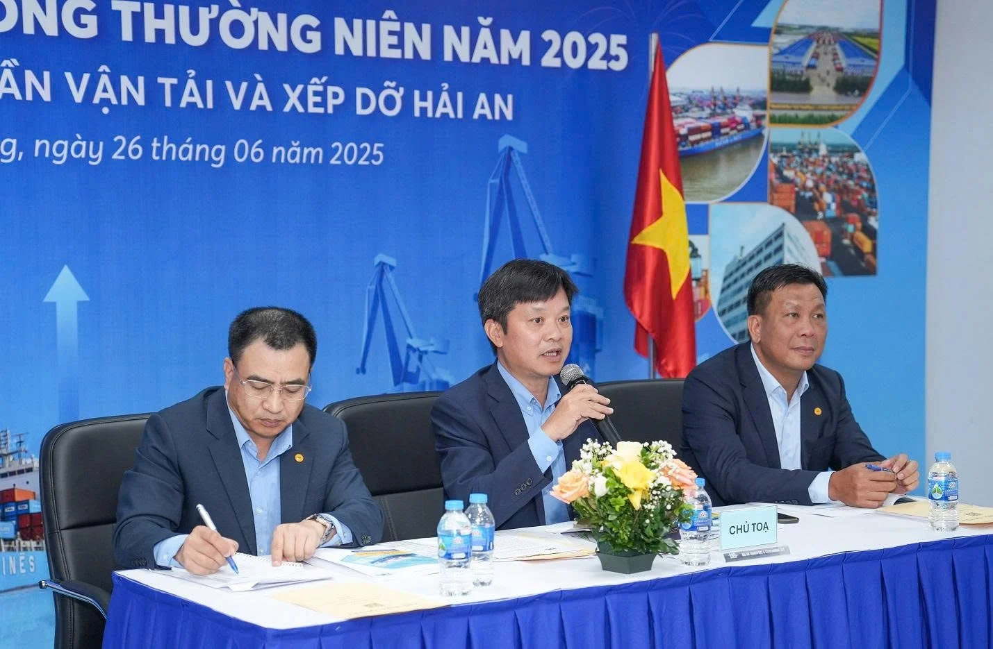 nguoi-viconship-vao-hdqt-hah