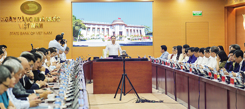 kiem-soat-dong-von-dau-co-de-on-dinh-lai-suat