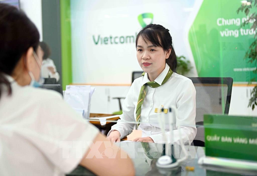 Giữ mặt bằng lãi suất giữa “vòng xoáy” áp lực