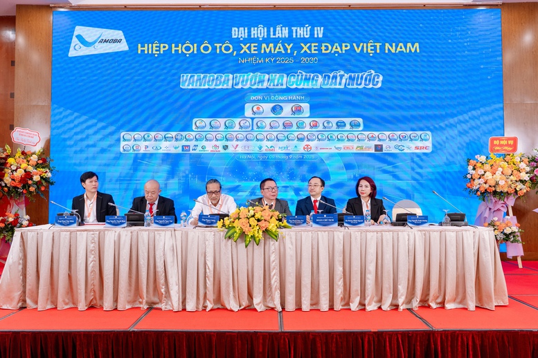 hiep-hoi-o-to-xe-may-xe-dap-viet-nam-se-san-xuat-100-xe-dien-vao-nam-2035