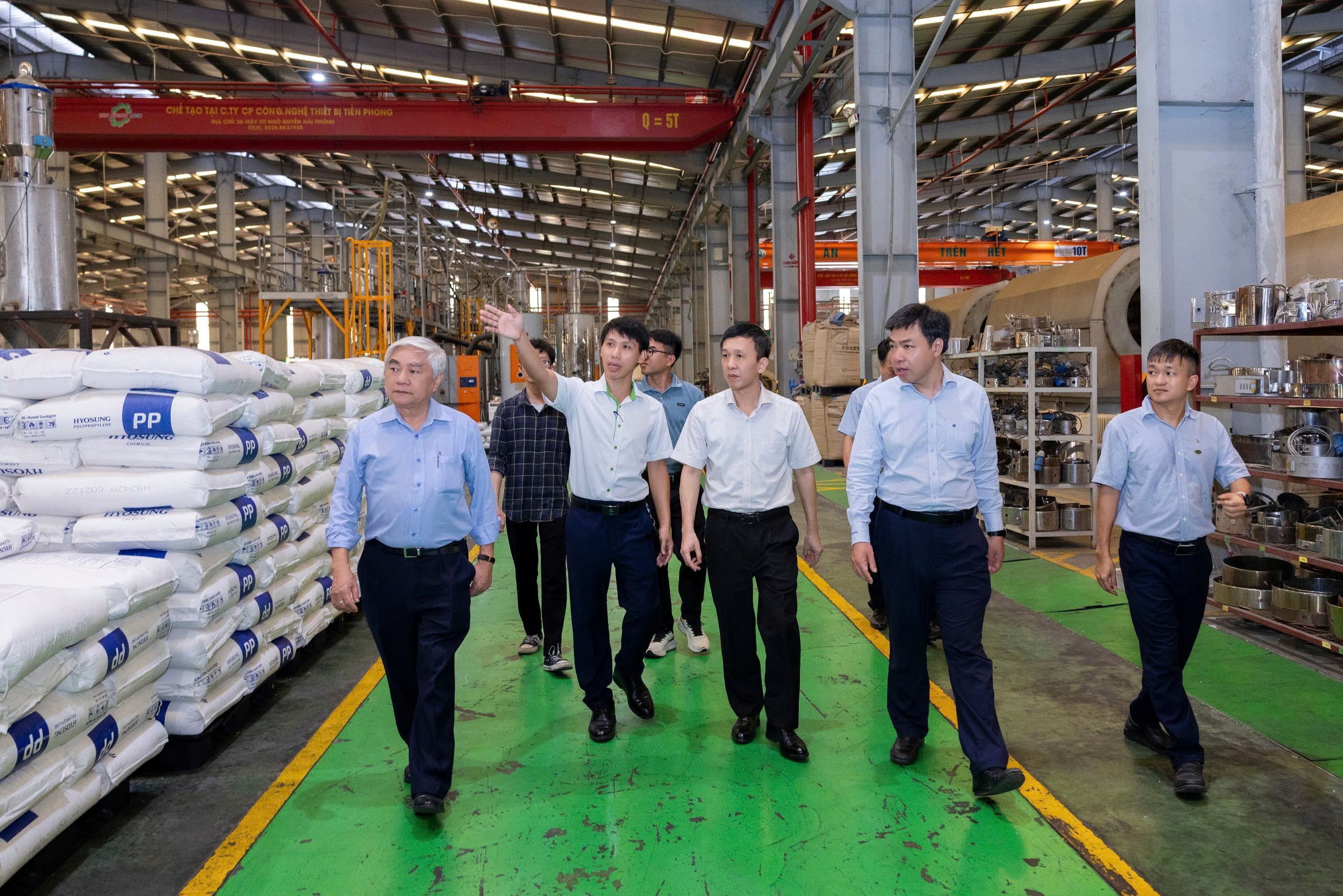 Hòa Phát góp gần 8.000 tỷ đồng vào chủ đầu tư khu đô thị đa mục tiêu; Nhựa Tiền Phong báo lãi đậm