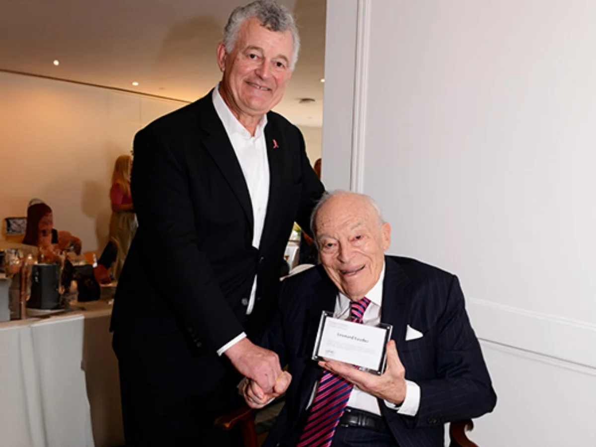 ong-trum-my-pham-leonard-lauder-mot-doi-nghi-lon-lam-lon