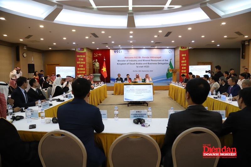 khai-mo-tiem-nang-hop-tac-moi-giua-doanh-nghiep-viet-nam-a-rap-xe-ut