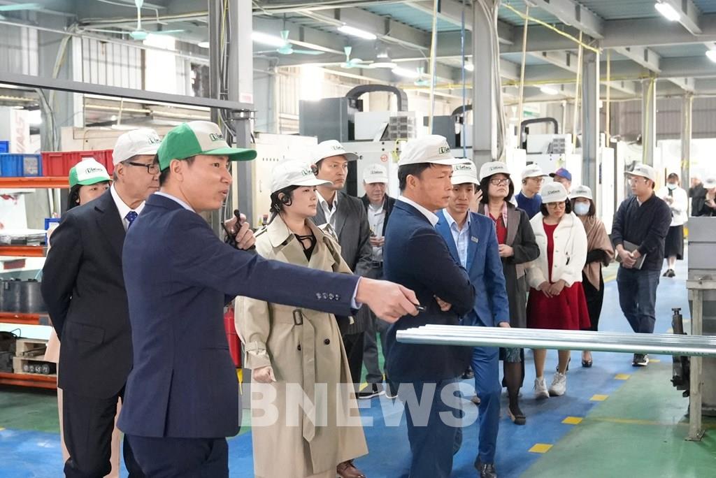 chuyen-doi-so-don-bay-de-doanh-nghiep-tang-nang-suat-nang-suc-canh-tranh