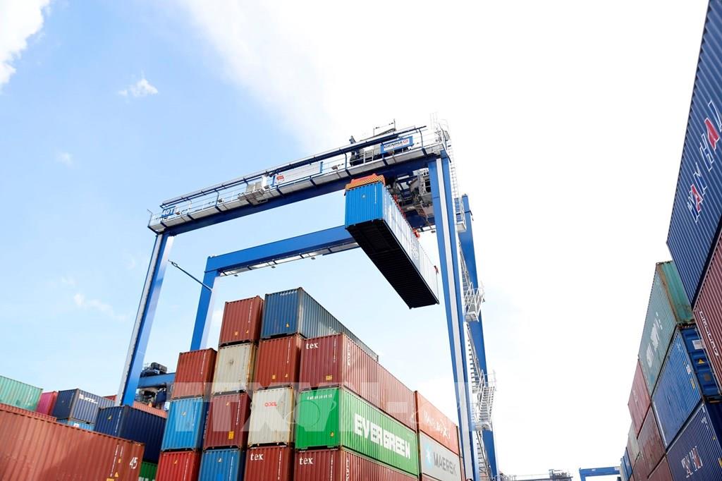 tan-cang-sai-gon-tiep-nhan-12-cau-cao-cap-khung-genma-kalmar-rtg61