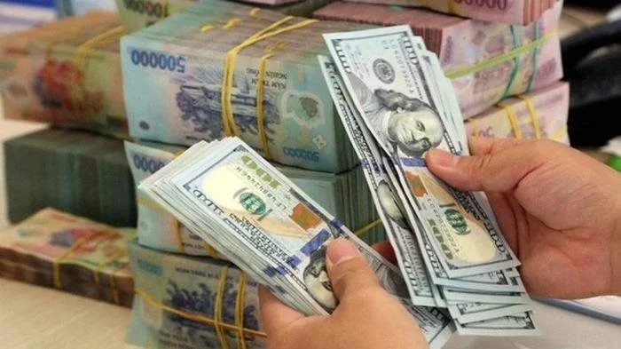 ty-gia-trung-tam-ha-nhiet-gia-usd-ngan-hang-xuong-thap-nhat-mot-nam-ruoi